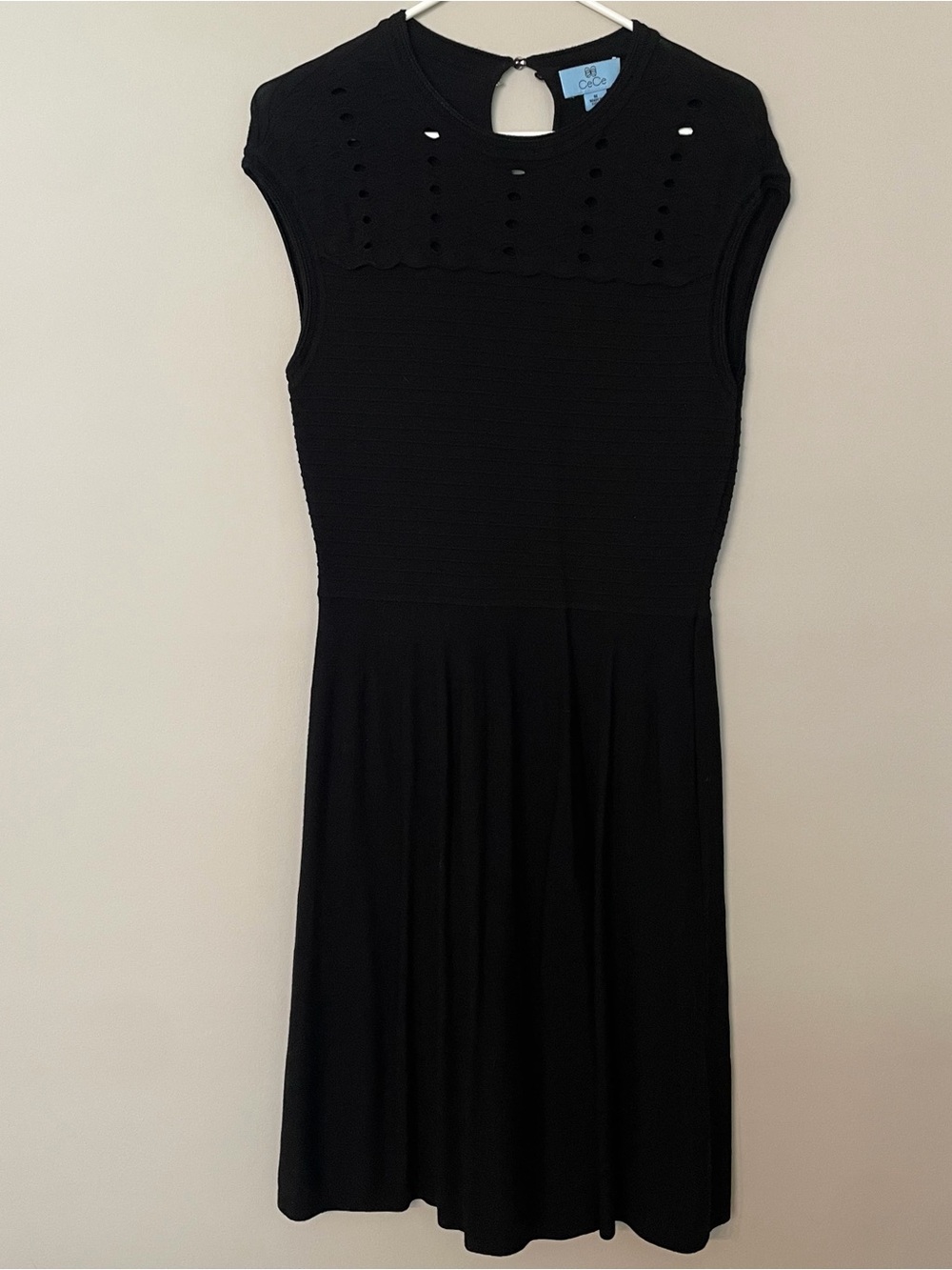 CeCe Black Cap-Sleeve Knit Midi Dress Medium